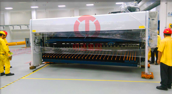 大型數(shù)控折彎?rùn)C(jī)吊裝卸車(chē)移位服務(wù)圖1 大型數(shù)控折彎?rùn)C(jī)吊裝卸車(chē)移位服務(wù)圖1