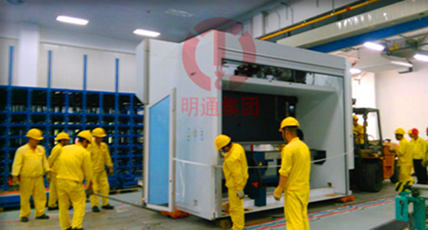 大型數(shù)控折彎?rùn)C(jī)吊裝卸車(chē)移位服務(wù)圖2 大型數(shù)控折彎?rùn)C(jī)吊裝卸車(chē)移位服務(wù)圖2