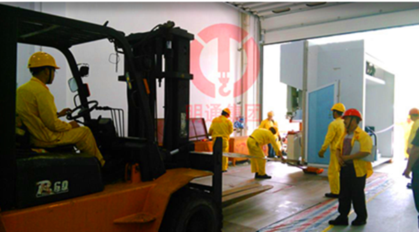 大型數(shù)控折彎?rùn)C(jī)吊裝卸車(chē)移位服務(wù)圖3 大型數(shù)控折彎?rùn)C(jī)吊裝卸車(chē)移位服務(wù)圖3