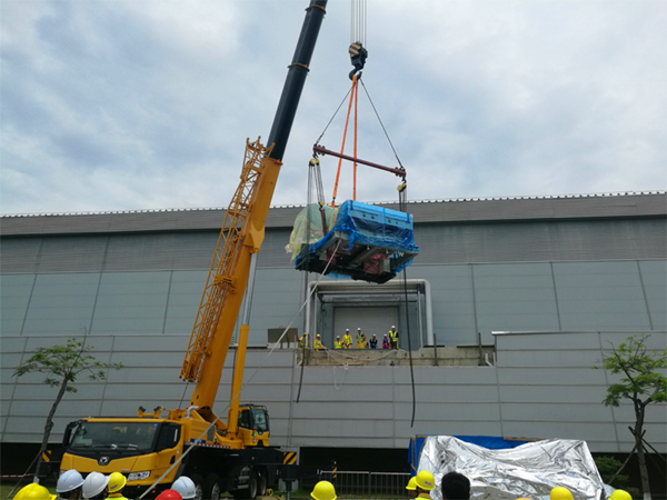 廈門天馬微電子精密設(shè)備吊裝搬入服務(wù)2 廈門天馬微電子精密設(shè)備吊裝搬入服務(wù)2